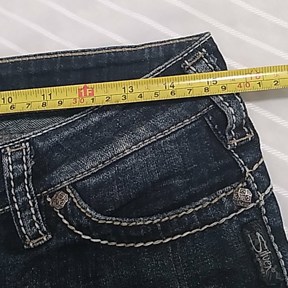 Silver Tuesday Dark Wash Capri Blue Jeans - Picture 8 of 10